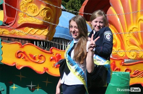 Як луцькі випускники гуляли останній дзвоник