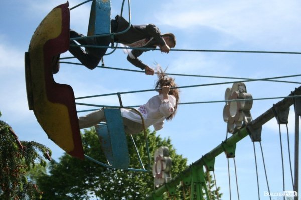 Як луцькі випускники гуляли останній дзвоник