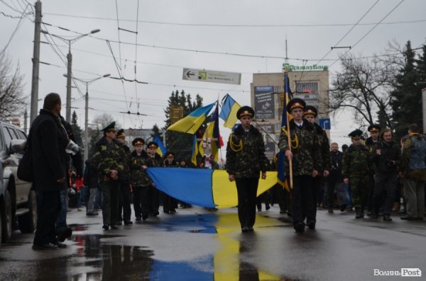«Герої не вмирають!», – у Луцьку провели в останню путь майданівця. ФОТО. ВІДЕО