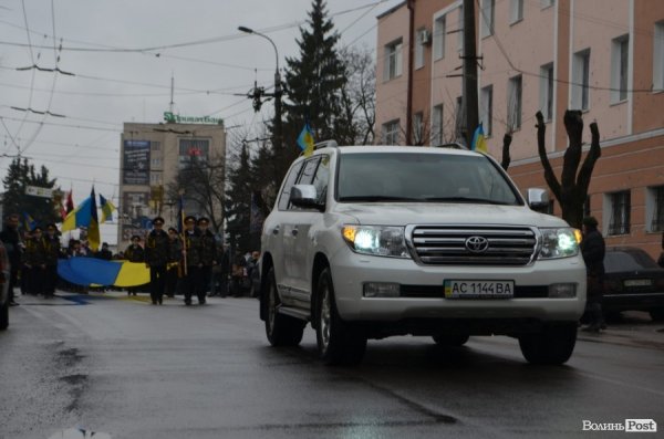 «Герої не вмирають!», – у Луцьку провели в останню путь майданівця. ФОТО. ВІДЕО