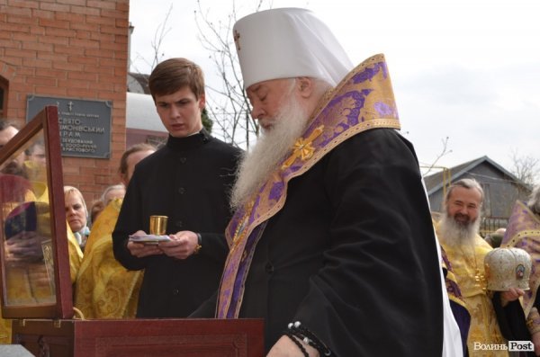 У Луцьк привезли мощі двох святих. ФОТО