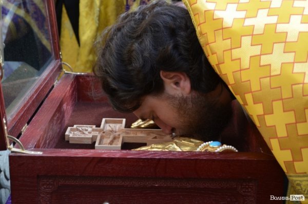 У Луцьк привезли мощі двох святих. ФОТО