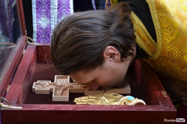 У Луцьк привезли мощі двох святих. ФОТО