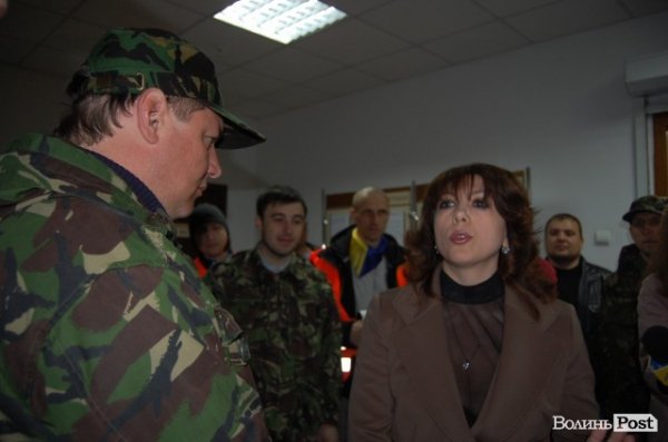 У Луцьку революціонери навідалися до «агентів Кремля». ФОТО