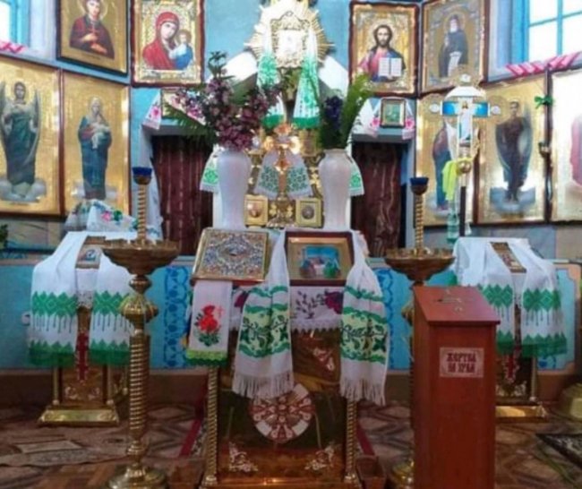 Скатертини, рушники, доріжки, серветки: майстриня з Волині примножує красу української вишивки