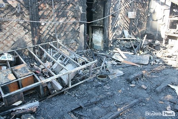 Будинок в центрі Луцька після великої пожежі. ФОТО