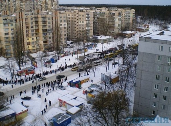 Черги до маршруток в Києві. ФОТО