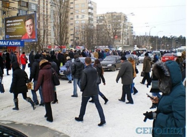 Черги до маршруток в Києві. ФОТО