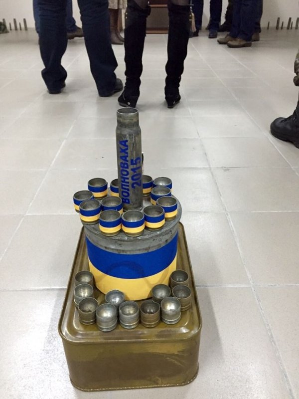 Сувенір від керівництва Волновахи для луцької делегації