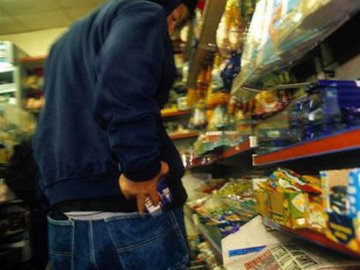 На Волині спіймали чоловіка, який хотів обікрасти магазин