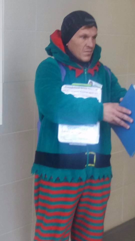 У Луцьку біля торгового центру затримали псевдоволонтера. ФОТО