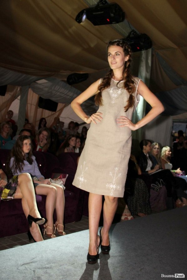 Довгоногі красуні, купальники, сукні: День моди в Луцьку. ФОТО