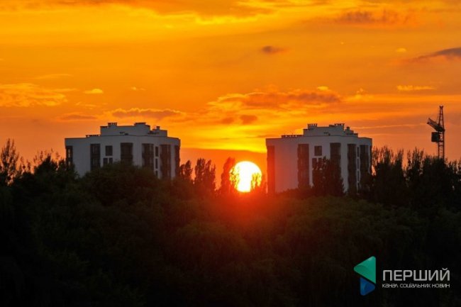 Луцький фотограф показав чарівний захід сонця*