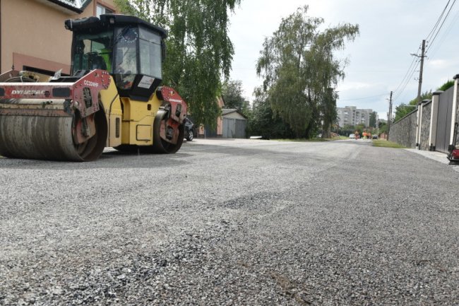 Ремонтують найдовшу вулицю приватного сектору Луцька
