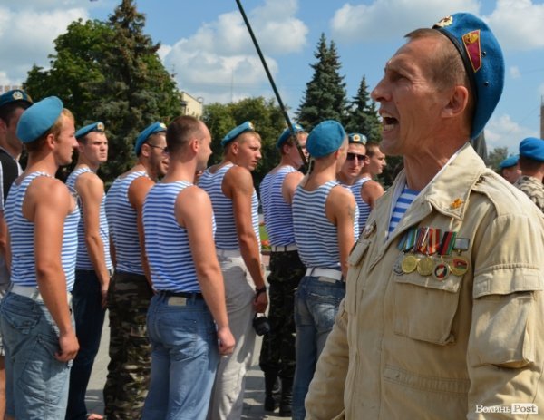 Луцьком пройшов «десант-парад». ФОТО