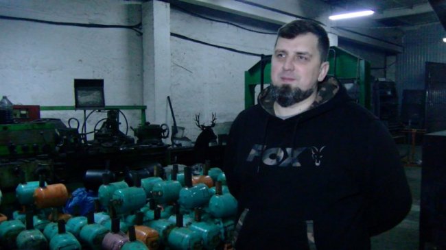 Триста буржуйок відправили на фронт та ще 700 зробили: як підприємство на Волині допомагає військовим