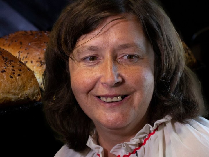 Родина на Волині продає домашній хліб, а гроші передає для ЗСУ. ВІДЕО