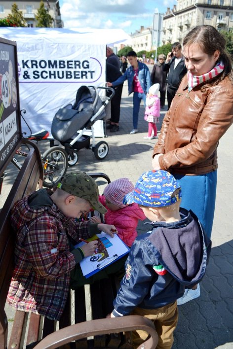 «Набираємо обертів»: чому працівники «Кромберг енд Шуберт Україна Лу» вийшли у центр Луцька з наметом*