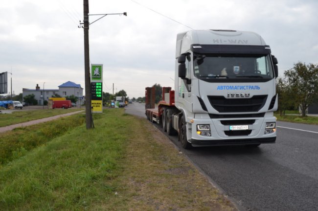 На відремонтованій трасі Ковель – Жовква уже наносять розмітку