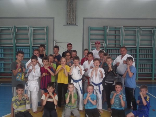 Нововолинський молодий «УДАР» вітав каратистів з ювілеєм. ФОТО*