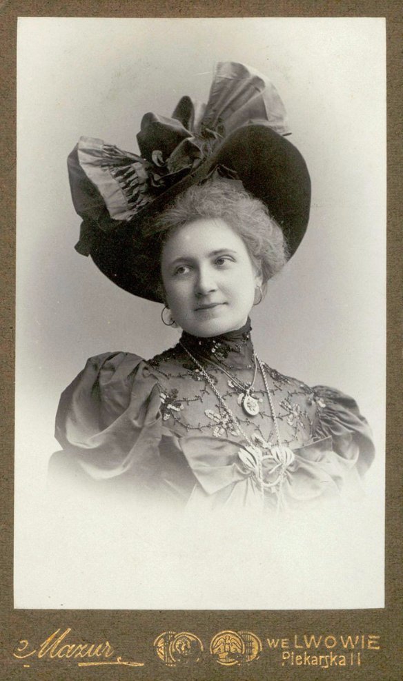 Портрет жінки, Львів. Фото 1898 рік