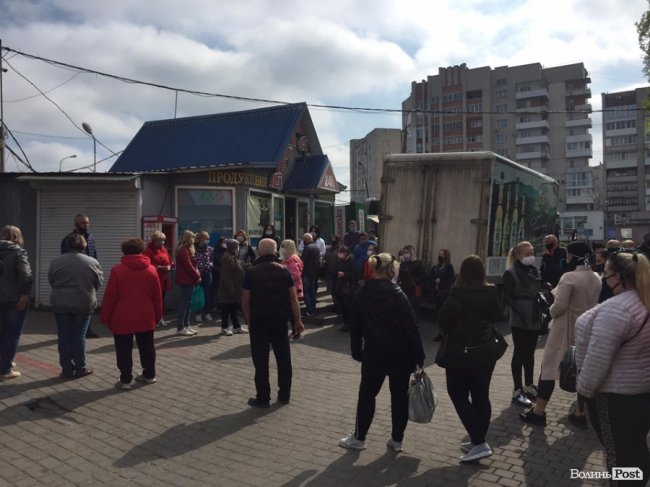 У Луцьку підприємці двох ринків вийшли на протест. ФОТО