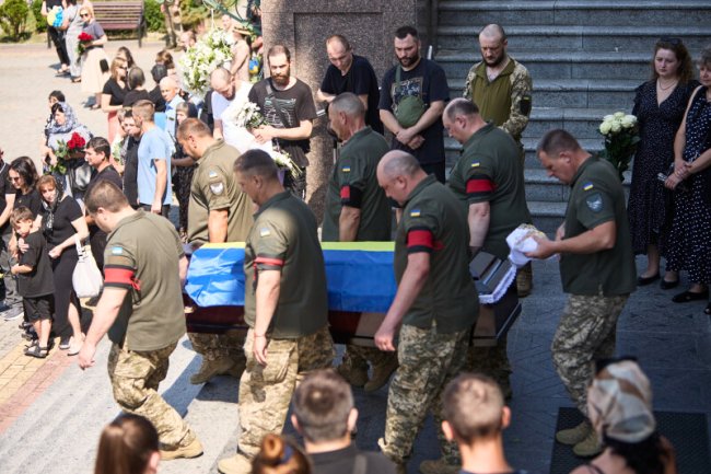 У Луцьку попрощалися з воїном Іллею Панасюком