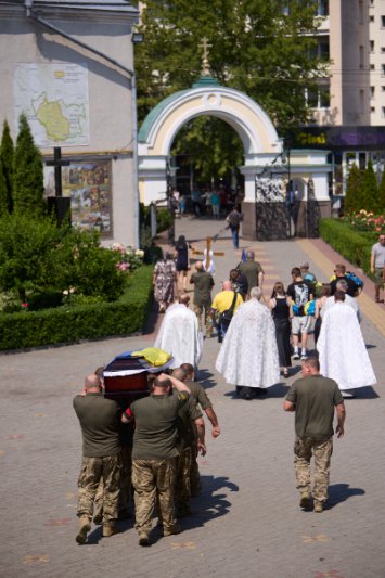 У Луцьку попрощалися з воїном Іллею Панасюком