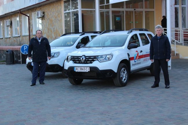 Ковельська лікарня отримала два новенькі позашляховики. ФОТО