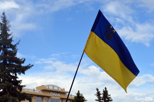 Луцькі націоналісти відзначили День героїв маршем у сильну зливу. ФОТО