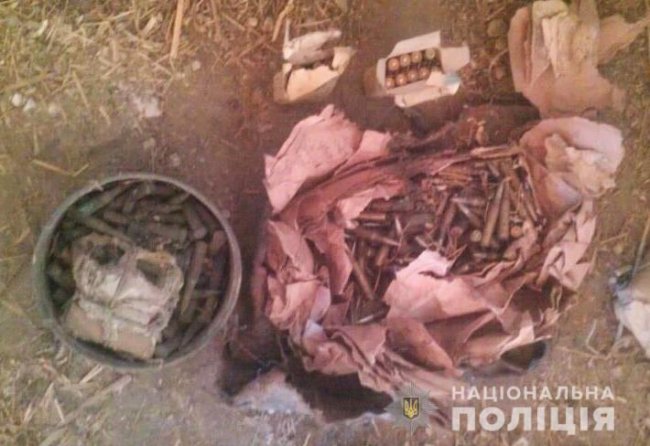 Лучанин знайшов арсенал зброї під час ремонту. ФОТО