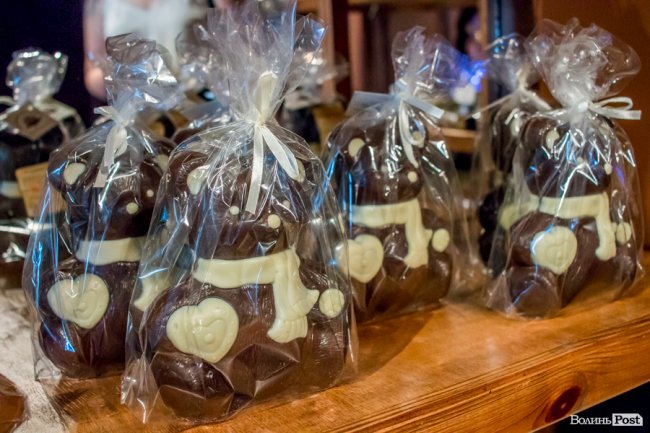«Камасутра», пістолети і картини: найоригінальніші вироби з шоколаду у Луцьку. ФОТО
