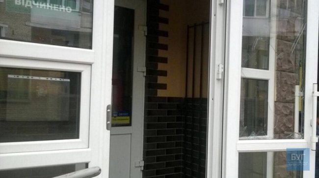 Розвалили банкомат і потрощили вікна: у волинському місті – нічний погром. ФОТО