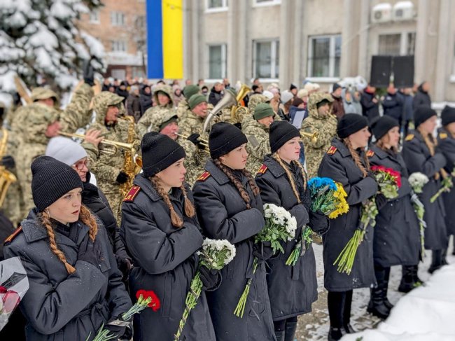 «Ці чоловіки були саме такими – відважними, відданими країні»: у Ковелі попрощалися одразу з трьома Героями