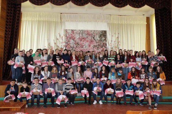 Делегація зі сходу приїхала побитися яйцями на Волинь. ФОТО