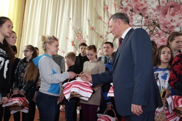 Делегація зі сходу приїхала побитися яйцями на Волинь. ФОТО