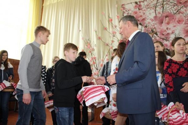 Делегація зі сходу приїхала побитися яйцями на Волинь. ФОТО