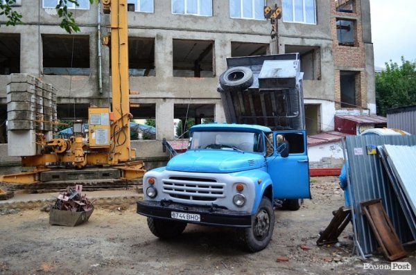 Як відбувається реконструкція луцького Будинку побуту. ФОТО