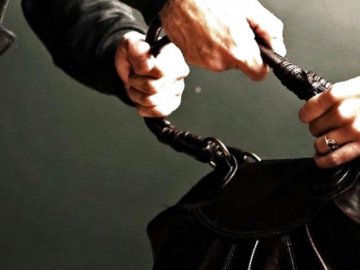 У Ковелі судили чоловіка, який посеред вулиці побив  і пограбував жінку