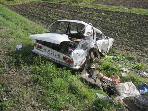 Аварія на Волині: ВАЗу не вдалося «проскочити» перед потягом. ФОТО