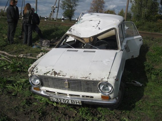 Аварія на Волині: ВАЗу не вдалося «проскочити» перед потягом. ФОТО