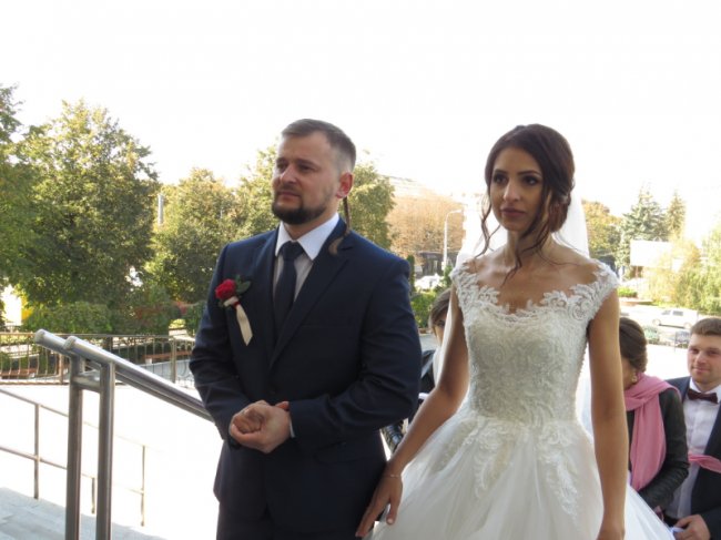 Показали чуттєві фото з вінчання одного з найбажаніших холостяків Волині