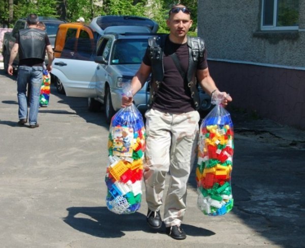 Байкери привезли дітям гостинці