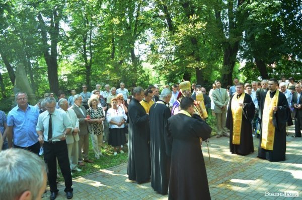 У Польщі молилися на могилах вбитих українців. ФОТО 