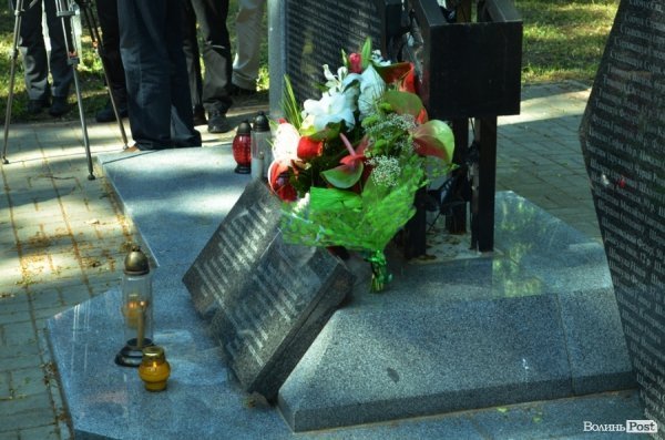 У Польщі молилися на могилах вбитих українців. ФОТО 