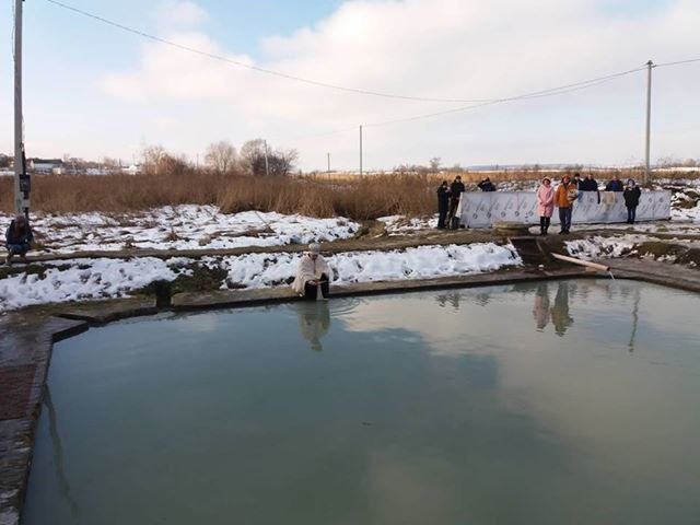 Голова Волинської ОДА скупався в ополонці під Луцьком