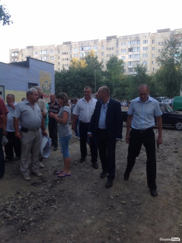 Мешканці ДПЗ давали поради меру Луцька та депутатам щодо облаштування їхніх дворів