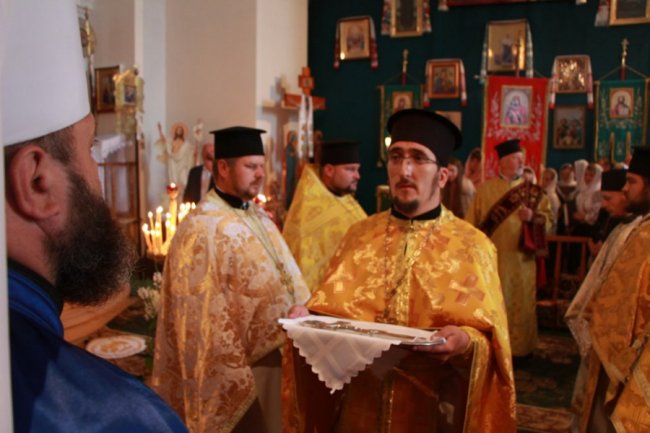 У місті на Волині освятили престол собору та накупольний хрест. ФОТО