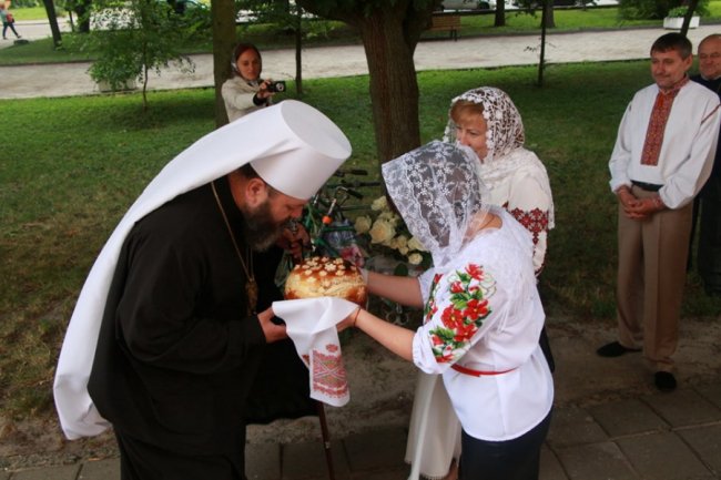У місті на Волині освятили престол собору та накупольний хрест. ФОТО