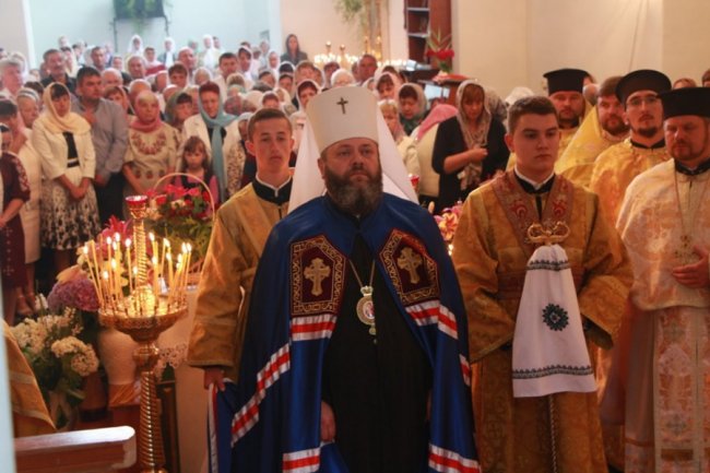 У місті на Волині освятили престол собору та накупольний хрест. ФОТО